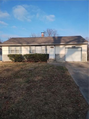 2304 NE Pursell Road, Gladstone, MO 64118