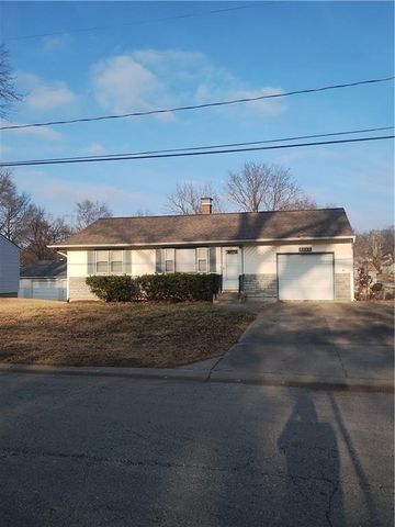 2304 NE Pursell Road, Gladstone, MO 64118