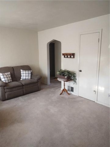 2304 NE Pursell Road, Gladstone, MO 64118