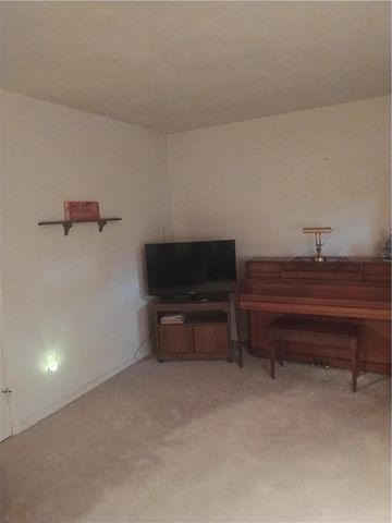 2304 NE Pursell Road, Gladstone, MO 64118