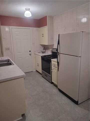 2304 NE Pursell Road, Gladstone, MO 64118