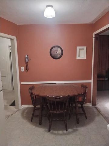 2304 NE Pursell Road, Gladstone, MO 64118