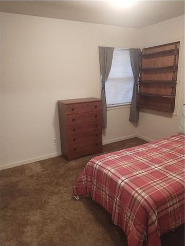 2304 NE Pursell Road, Gladstone, MO 64118