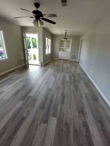 1220 Walnut Street, La Marque, TX 77568