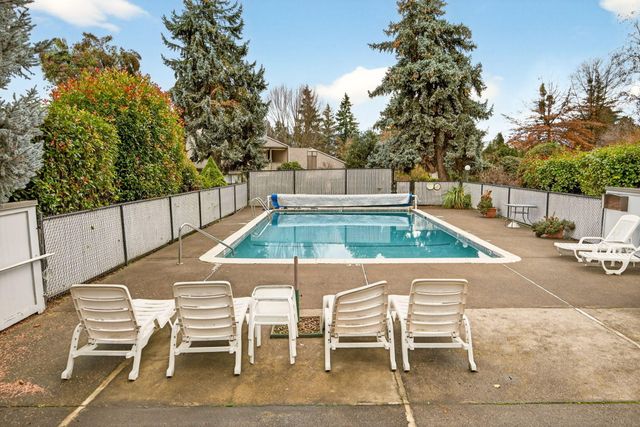 206 Mount Echo Drive, Medford, OR 97504