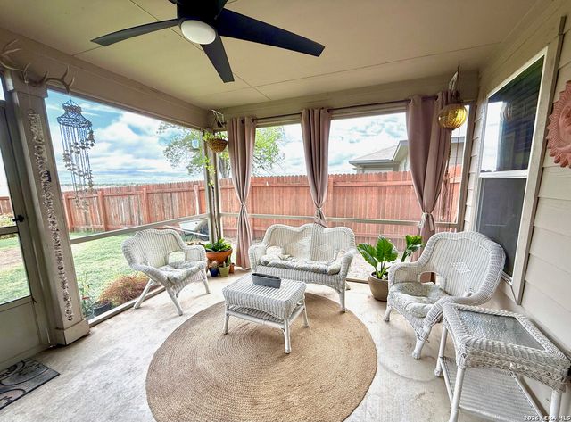 930 PUMPKIN RDG, New Braunfels, TX 78130