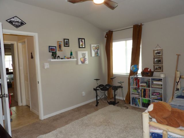 930 PUMPKIN RDG, New Braunfels, TX 78130