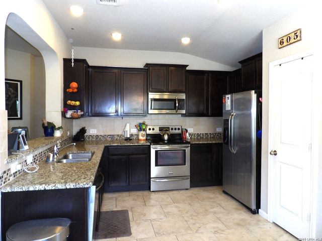 930 PUMPKIN RDG, New Braunfels, TX 78130