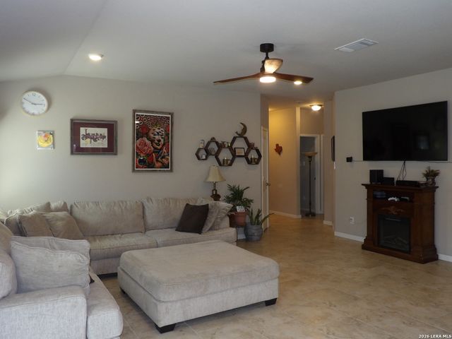 930 PUMPKIN RDG, New Braunfels, TX 78130