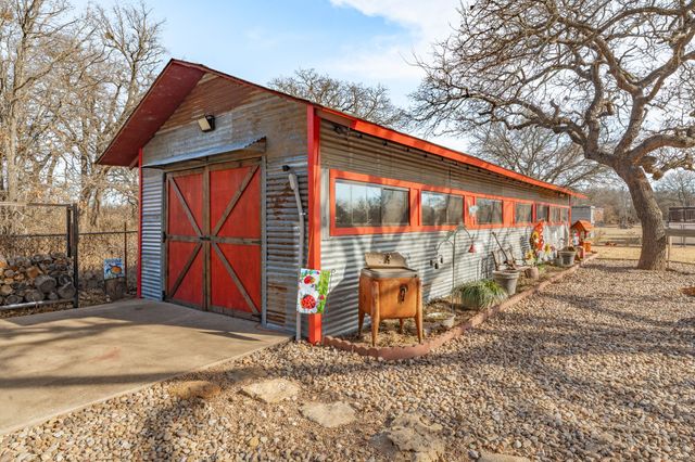 310 Centeridge Lane, Graham, TX 76450