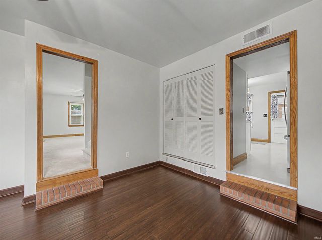 2700 Vogel Road, Evansville, IN 47711