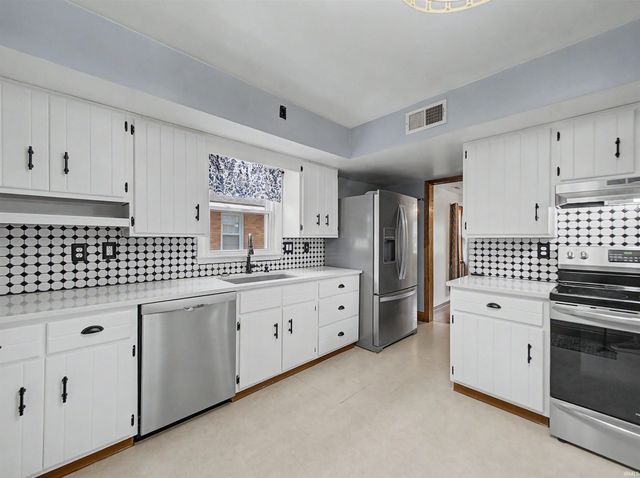 2700 Vogel Road, Evansville, IN 47711