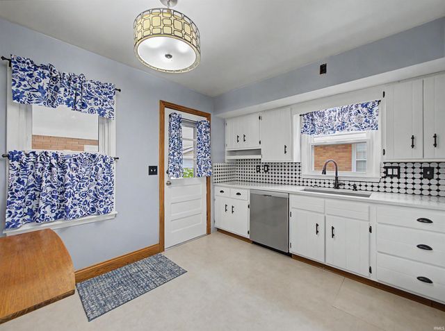 2700 Vogel Road, Evansville, IN 47711