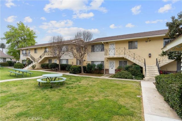 534 Roosevelt Road N, Redlands, CA 92374