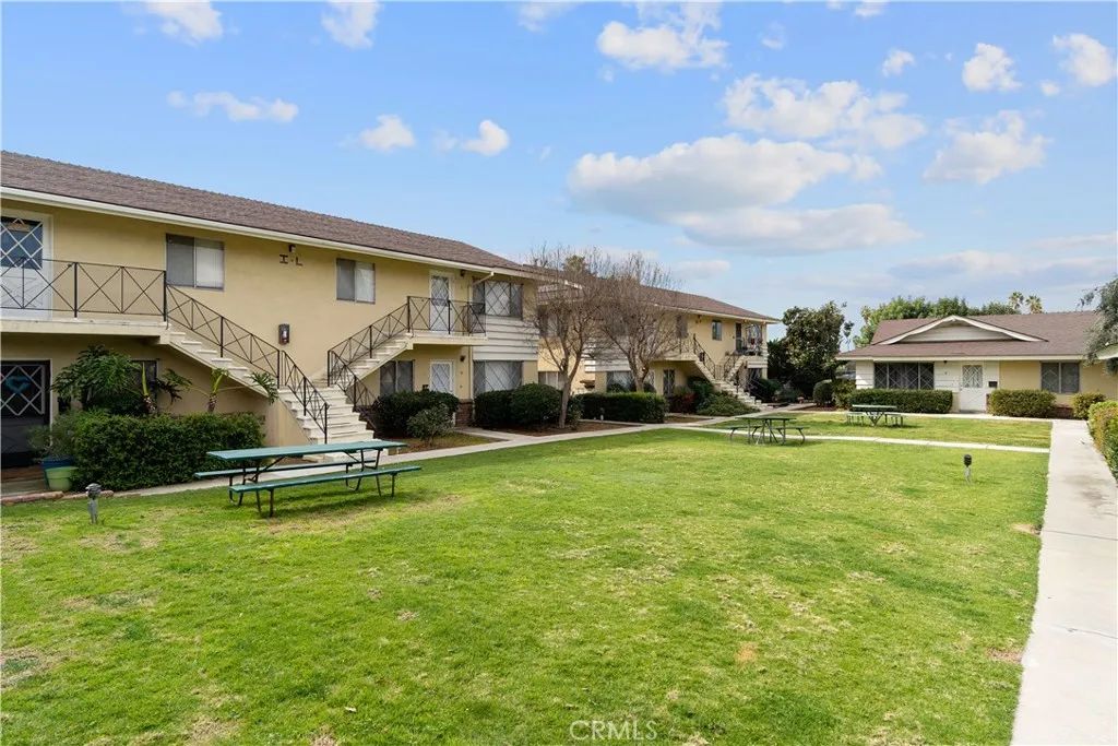 534 Roosevelt Road N, Redlands, CA 92374