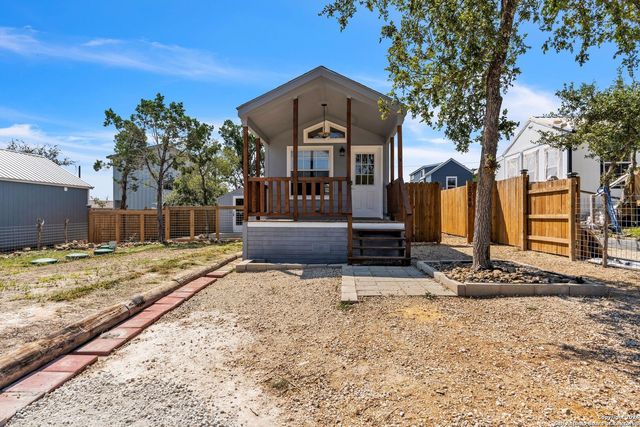 2046 Dry Creek, Canyon Lake, TX 78133