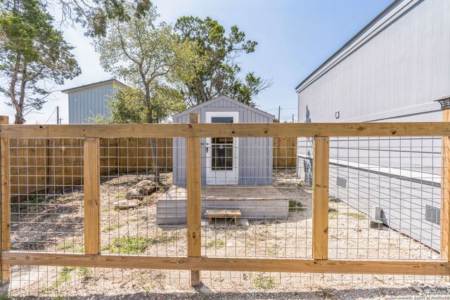 2046 Dry Creek, Canyon Lake, TX 78133