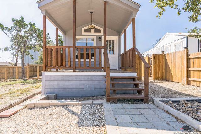 2046 Dry Creek, Canyon Lake, TX 78133