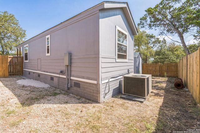 2046 Dry Creek, Canyon Lake, TX 78133