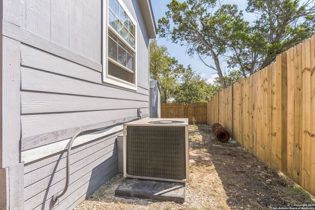 2046 Dry Creek, Canyon Lake, TX 78133