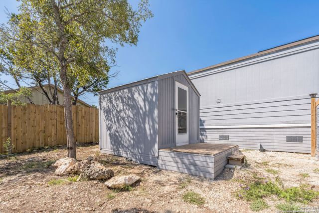 2046 Dry Creek, Canyon Lake, TX 78133