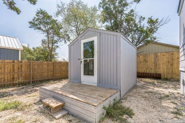 2046 Dry Creek, Canyon Lake, TX 78133