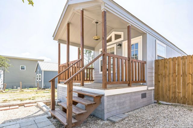 2046 Dry Creek, Canyon Lake, TX 78133