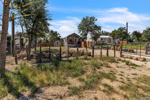 2046 Dry Creek, Canyon Lake, TX 78133