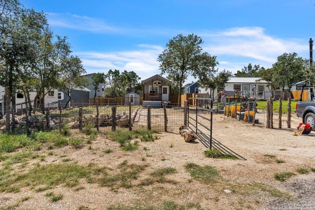 2046 Dry Creek, Canyon Lake, TX 78133