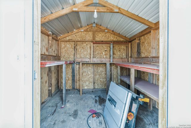 2046 Dry Creek, Canyon Lake, TX 78133