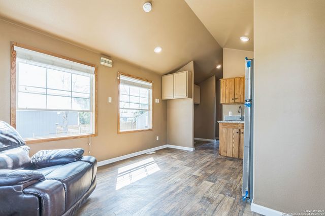 2046 Dry Creek, Canyon Lake, TX 78133