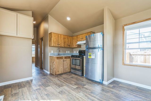 2046 Dry Creek, Canyon Lake, TX 78133