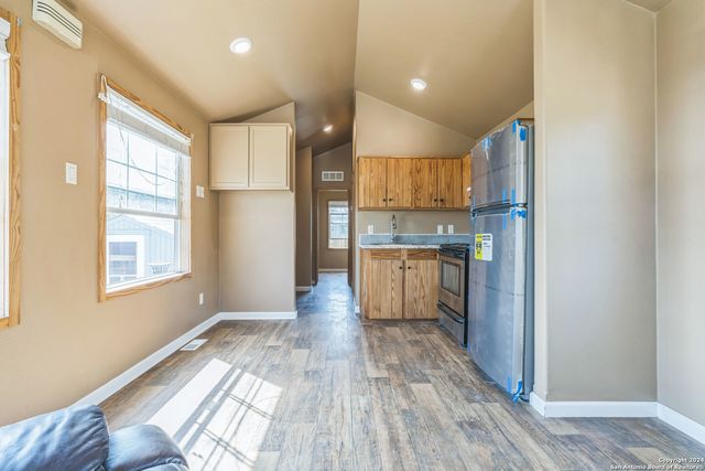 2046 Dry Creek, Canyon Lake, TX 78133