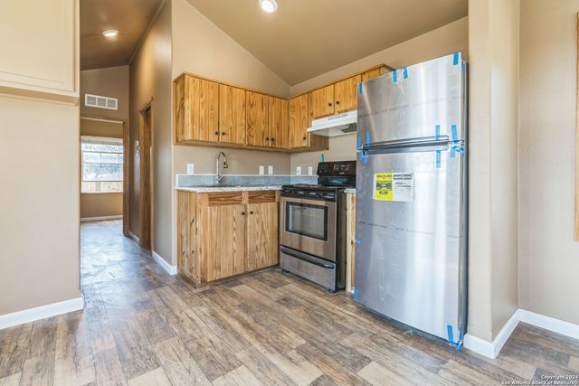 2046 Dry Creek, Canyon Lake, TX 78133