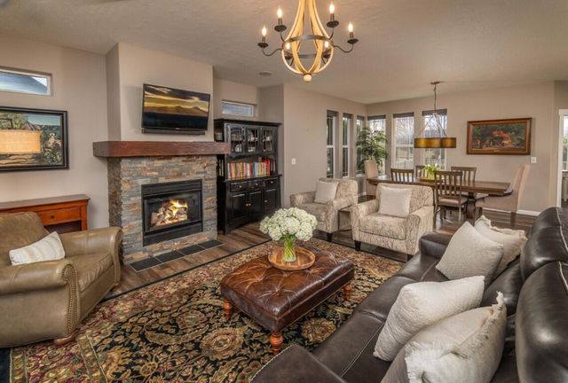 1008 NW 15th Street, Redmond, OR 97756