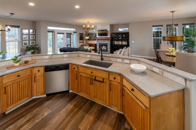 1008 NW 15th Street, Redmond, OR 97756