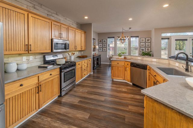 1008 NW 15th Street, Redmond, OR 97756