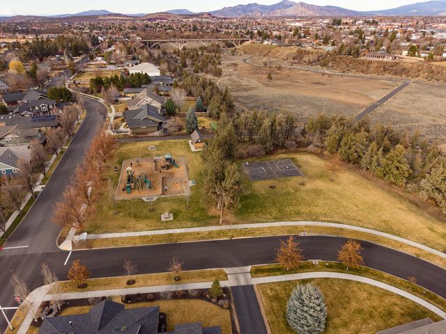 1008 NW 15th Street, Redmond, OR 97756