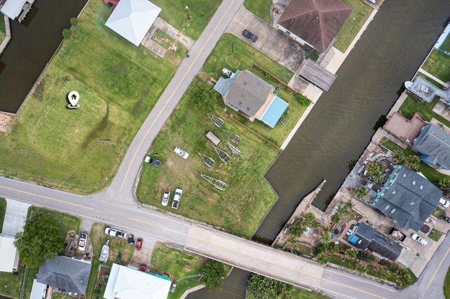 106 Jolly Boat Lane, Freeport, TX 77541