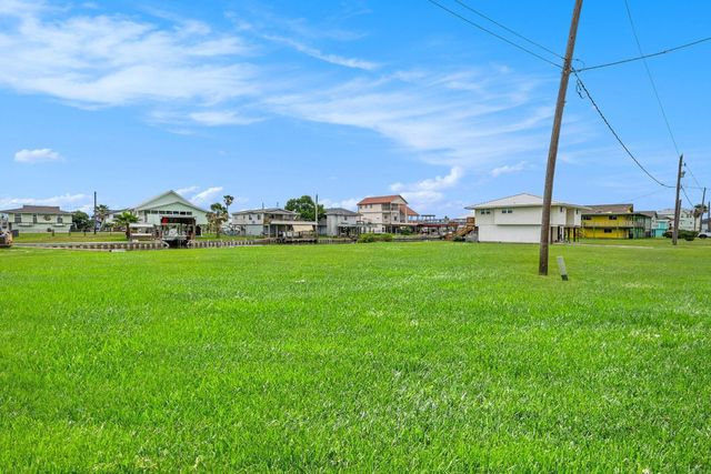 106 Jolly Boat Lane, Freeport, TX 77541