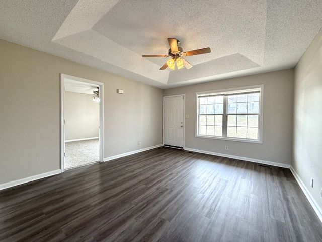 935 Lindsey Dr, Clarksville, TN 37042