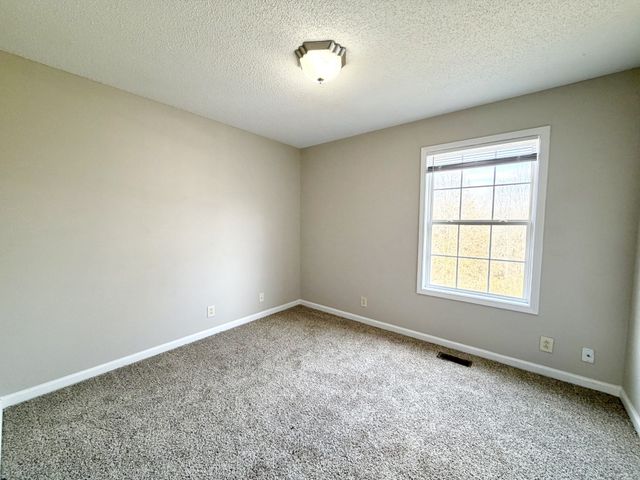 935 Lindsey Dr, Clarksville, TN 37042