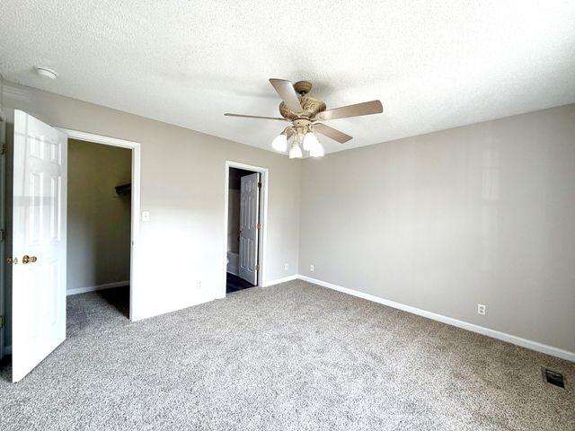 935 Lindsey Dr, Clarksville, TN 37042