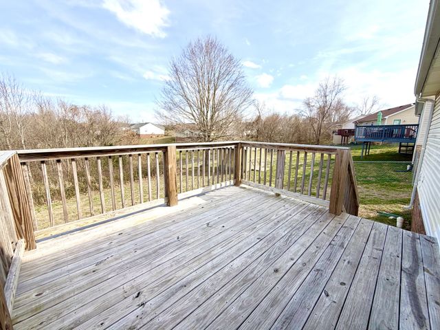 935 Lindsey Dr, Clarksville, TN 37042