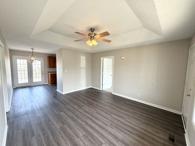 935 Lindsey Dr, Clarksville, TN 37042