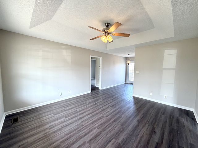 935 Lindsey Dr, Clarksville, TN 37042