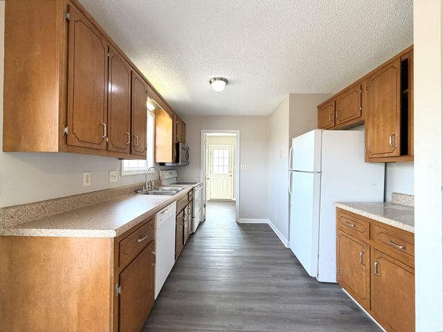 935 Lindsey Dr, Clarksville, TN 37042