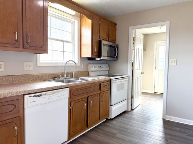 935 Lindsey Dr, Clarksville, TN 37042