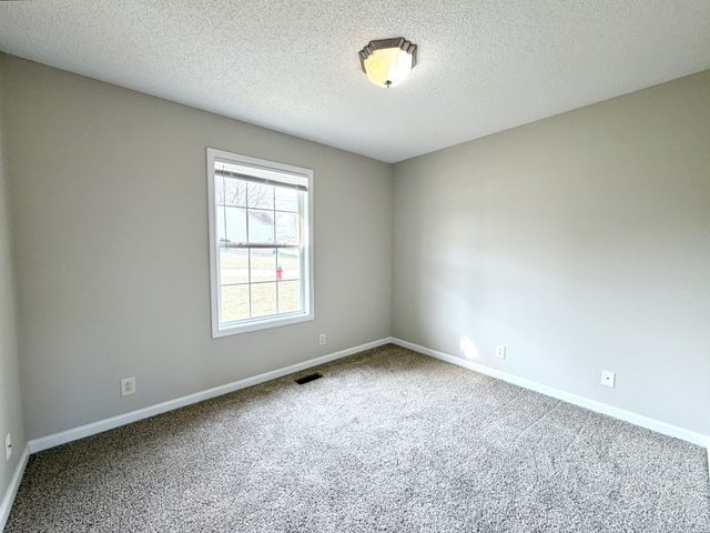 935 Lindsey Dr, Clarksville, TN 37042