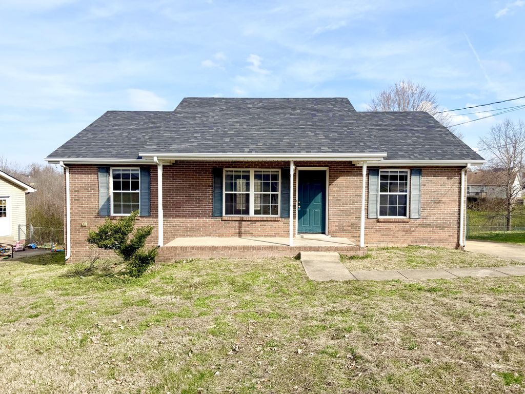 935 Lindsey Dr, Clarksville, TN 37042